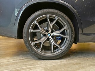 2021 BMW X5 30d IV (G05/G18), серый, 7996000 рублей, вид 4
