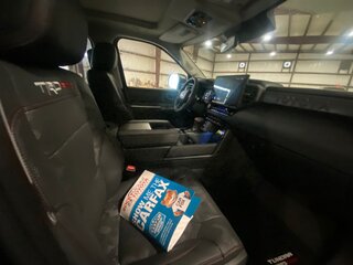 2025 Toyota Tundra CrewMax III, чёрный, 11531336 рублей, вид 2