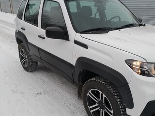 2024 Lada (ВАЗ) Niva Travel I, белый, 1325000 рублей, вид 3