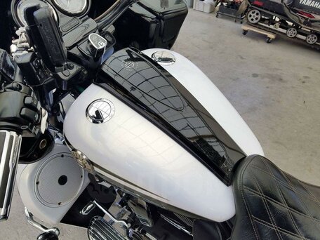 2012 Harley-Davidson CVO Road Glide, белый, 1310000 рублей, вид 4