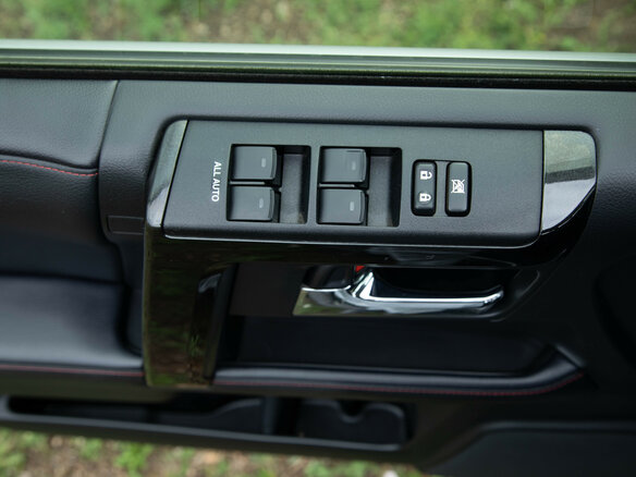 2022 Toyota 4Runner V Рестайлинг, серебристый, 8590000 рублей - вид 31