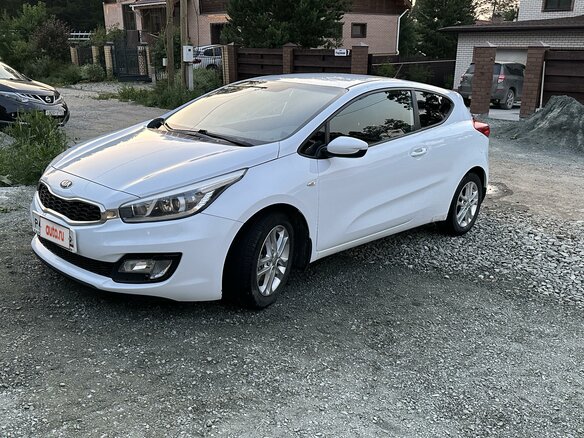 2013 Kia Ceed II, белый, 750000 рублей