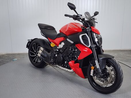 2023 Ducati Diavel V4, красный, 2179000 рублей, вид 2
