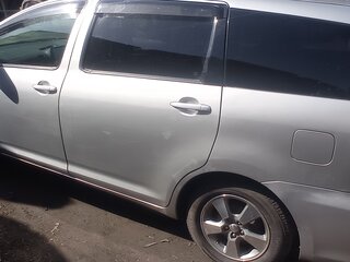 2006 Toyota Wish I Рестайлинг, серебристый, 930000 рублей, вид 1