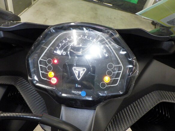 2024 Triumph Daytona 660, чёрный, 999000 рублей - вид 6