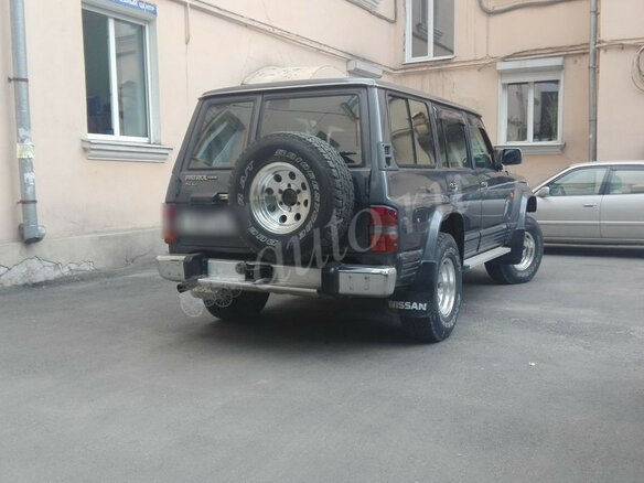 1993 Nissan Patrol IV (Y60), серый - вид 4