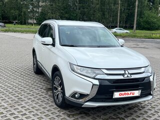 2015 Mitsubishi Outlander III Рестайлинг 2, белый, 1750000 рублей, вид 3