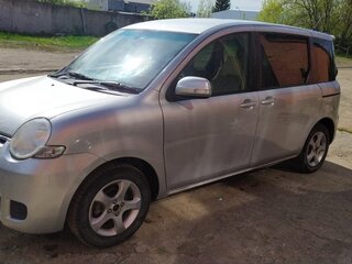 2007 Toyota Sienta I Рестайлинг 1, серебристый, 510000 рублей, вид 1