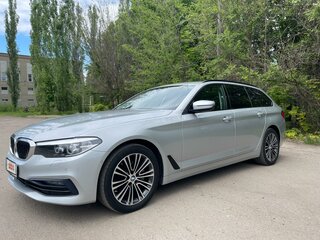 2019 BMW 5 серии 520d xDrive VII (G30/G31/G38), серебристый, 3300000 рублей, вид 3