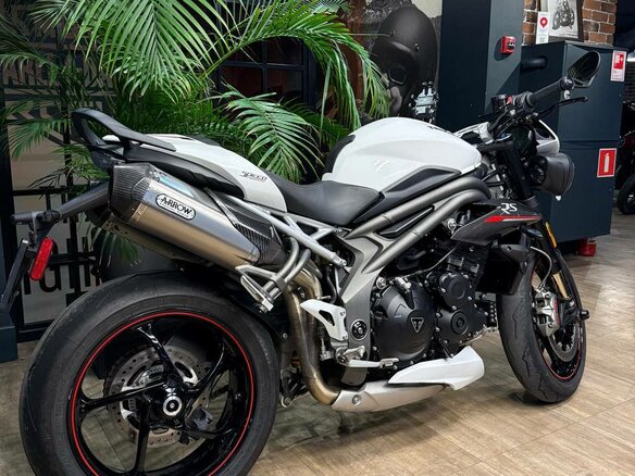2019 Triumph Speed Triple, белый, 1250000 рублей - вид 2