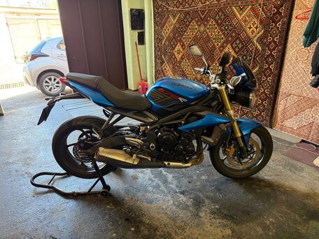 2015 Triumph Street Triple, синий, 560000 рублей, вид 1