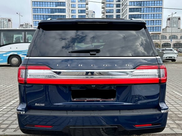 2019 Lincoln Navigator L IV, синий, 8000000 рублей - вид 4