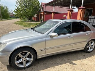 2000 Mercedes-Benz C-Класс 240 II (W203), серебристый, 745000 рублей, вид 3