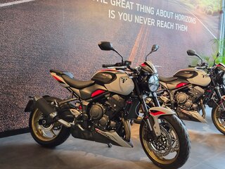 2026 Triumph Trident 800, серый, 1590000 рублей, вид 1