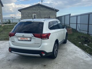 2015 Mitsubishi Outlander III Рестайлинг 2, белый, 1800000 рублей, вид 3