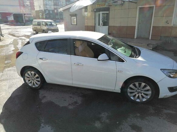 2012 Opel Astra J, белый, 700000 рублей - вид 2