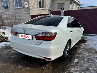 2016 Toyota Camry VII (XV50) Рестайлинг, белый, 2000000 рублей, вид 4