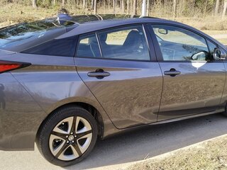 2022 Toyota Prius IV Рестайлинг (XW50), серый, 2100000 рублей, вид 4