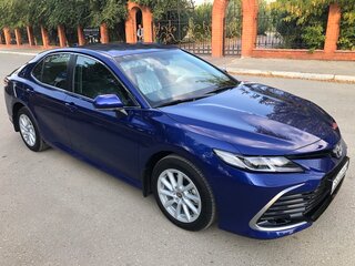 2021 Toyota Camry VIII (XV70) Рестайлинг, синий, 2700000 рублей, вид 3
