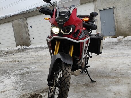 2017 Honda CRF 1000L Africa Twin, красный, 1530000 рублей, вид 3