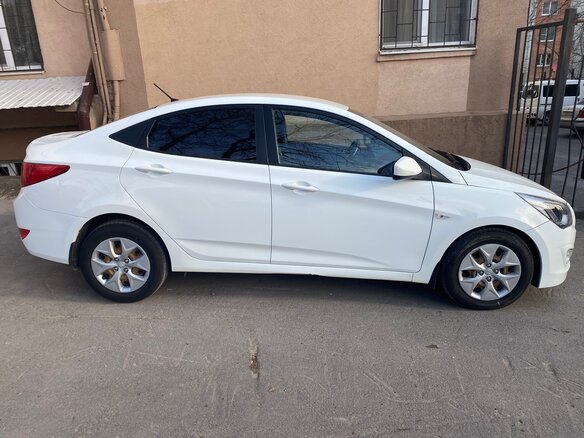2016 Hyundai Solaris I Рестайлинг, белый, 1460000 рублей - вид 3