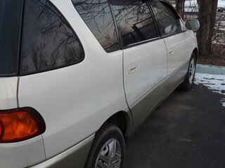 1998 Toyota Ipsum I (M10), белый, 600000 рублей, вид 3
