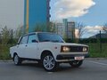 1998 Lada (ВАЗ) 2105, белый, 206000 рублей - вид 1