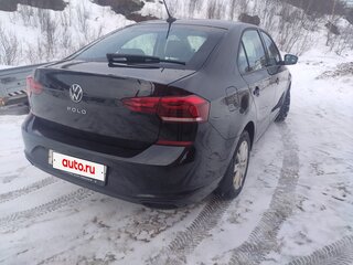 2022 Volkswagen Polo VI, чёрный, 1990000 рублей, вид 3