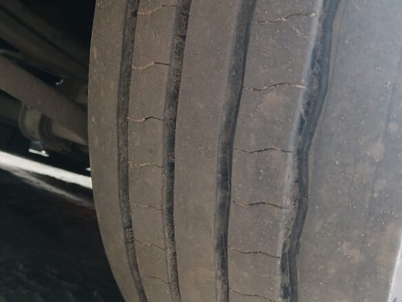 2008 Iveco Stralis, чёрный, 1800000 рублей - вид 2