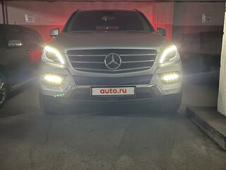 2012 Mercedes-Benz M-Класс 550 III (W166), серебристый, 2900000 рублей, вид 2