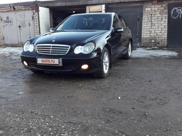 2004 Mercedes-Benz C-Класс 180 II (W203) Рестайлинг, чёрный, 600000 рублей - вид 2