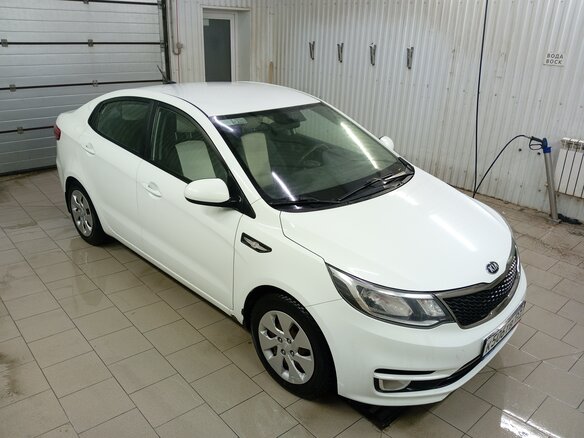 2017 Kia Rio III Рестайлинг, белый, 970000 рублей - вид 5