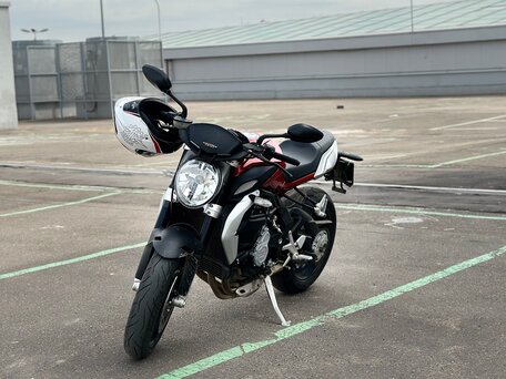2014 MV Agusta Brutale 800, красный, 750000 рублей, вид 1