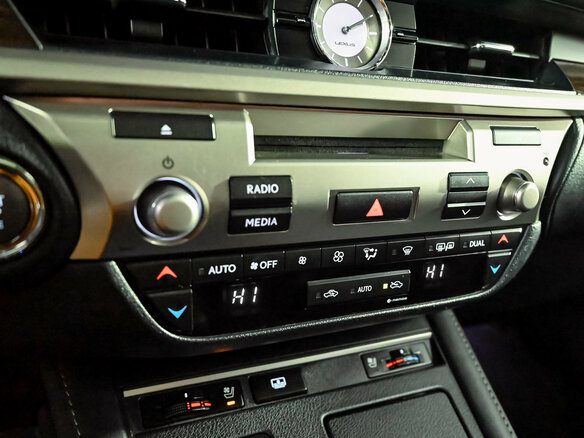 2015 Lexus ES 250 VI Рестайлинг, коричневый, 1850000 рублей - вид 15