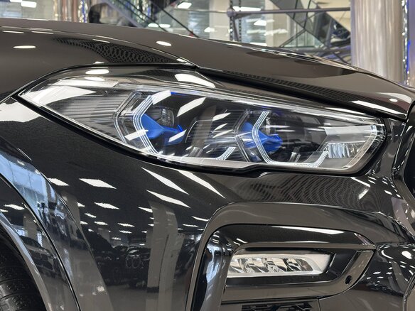 2021 BMW X6 40d III (G06), чёрный, 9300000 рублей - вид 4