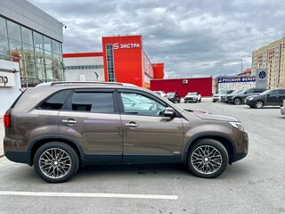 2017 Kia Sorento II Рестайлинг, коричневый, 2575000 рублей, вид 4
