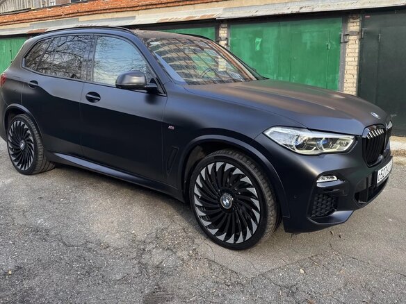 2019 BMW X5 40i IV (G05/G18), чёрный, 5850000 рублей - вид 2