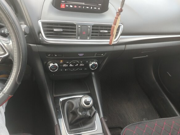 2017 Mazda 3 III (BM) Рестайлинг, красный, 1300000 рублей - вид 8
