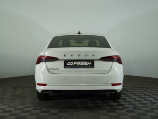 2021 Skoda Octavia IV (A8), белый, 1820000 рублей, вид 4