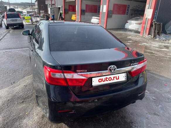 2011 Toyota Camry VII (XV50), чёрный, 1350000 рублей - вид 2