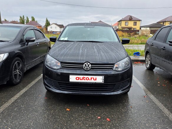 2013 Volkswagen Polo V, чёрный, 940000 рублей