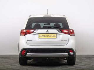 2015 Mitsubishi Outlander III Рестайлинг 2, белый, 2199000 рублей, вид 4