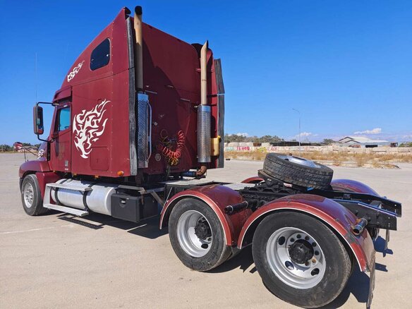 2002 Freightliner Century Class, пурпурный, 2050000 рублей - вид 4