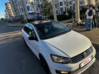 2017 Volkswagen Polo V Рестайлинг, белый, 1350000 рублей, вид 2