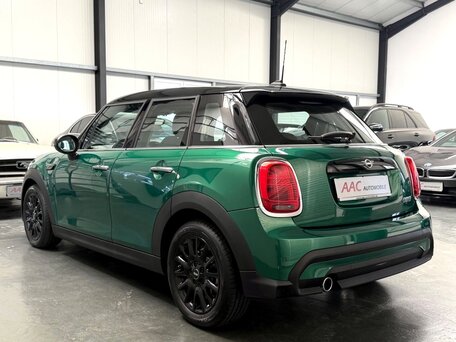 2023 Mini Hatch Cooper III (F55/F56) Рестайлинг 2, зелёный, 2020000 рублей, вид 4