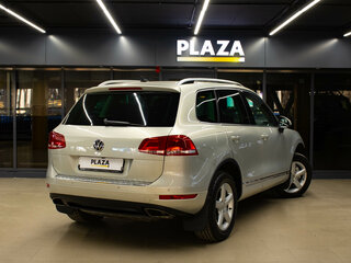 2014 Volkswagen Touareg II, серебристый, 2189000 рублей, вид 4