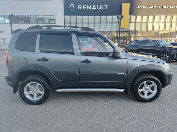 2015 Chevrolet Niva I Рестайлинг, серый, 620000 рублей - вид 3
