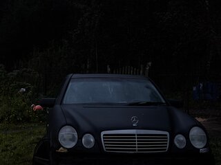 1997 Mercedes-Benz E-Класс 200 II (W210, S210), фиолетовый, 250000 рублей, вид 3