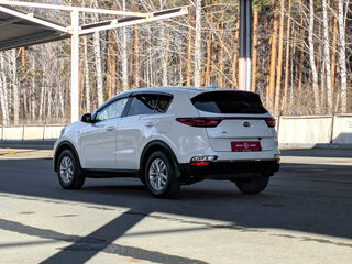 2019 Kia Sportage IV Рестайлинг, белый, 1699500 рублей, вид 5