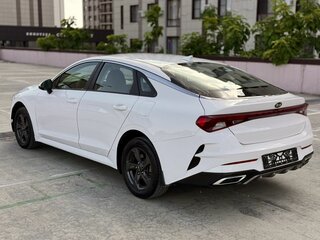 2021 Kia K5 III, белый, 1410000 рублей, вид 4